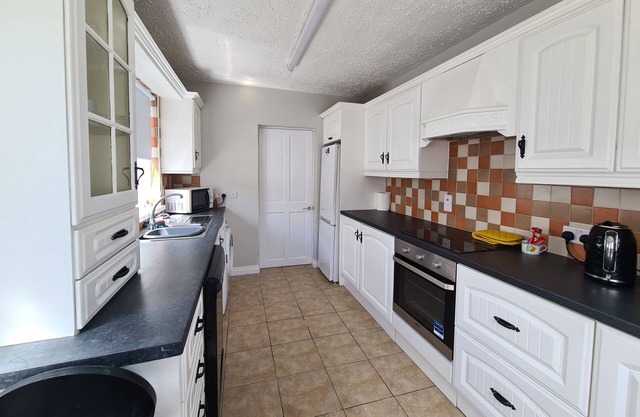 Welcome to your fabulous home away from home ideal for contractors and visitors