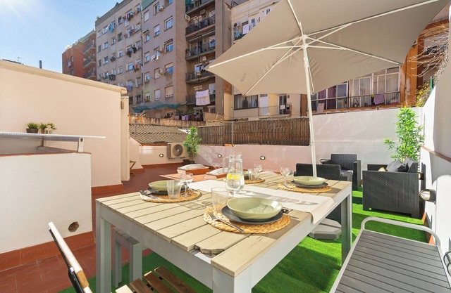 Welcome to your stylish retreat in the heart of Barcelona!