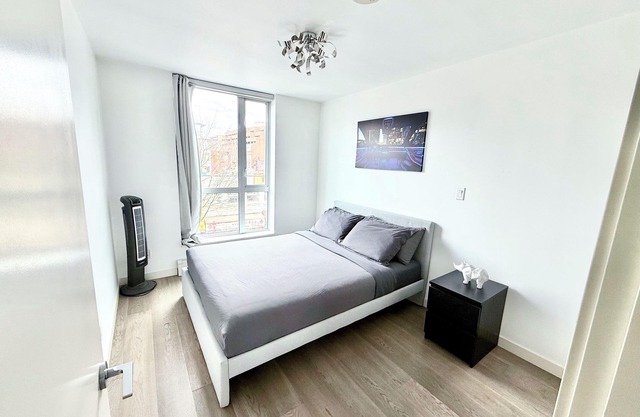 Welcome to Your Stylish Retreat in Vibrant Chinatown!