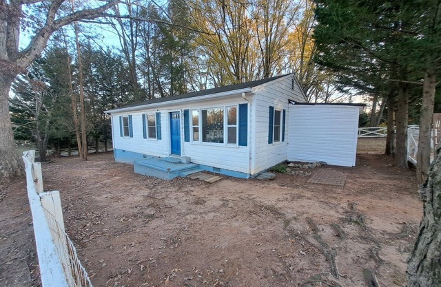 Welcoming 2-bedroom house with WiFi in Winston-Salem