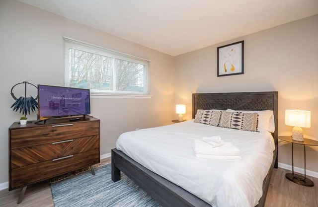 Welcoming 2BR with Parking and Perfect Location