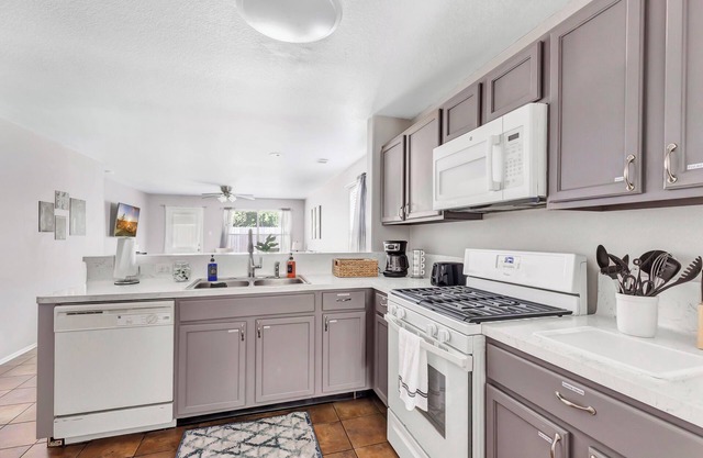 Welcoming 3 Bed/2 Bath Home near IAH
