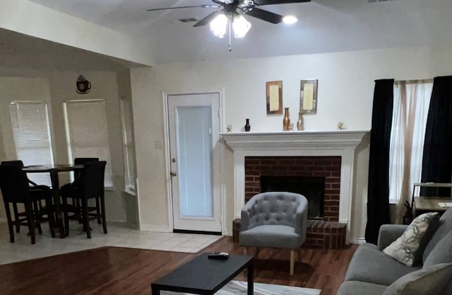 Welcoming and Cozy 3 Bedroom Home