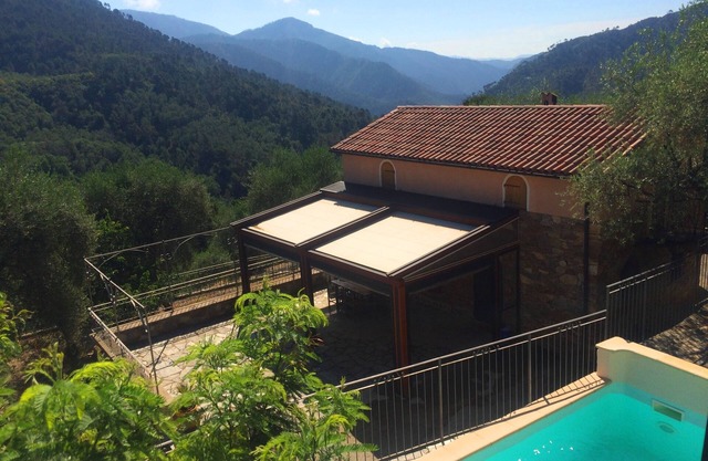 Welcoming and peaceful villa in an ancient olive grove. Pool and mod-cons.