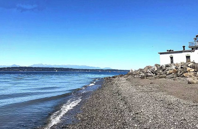 Welcoming bed & breakfast Separate kitchenette with WiFi in Renton