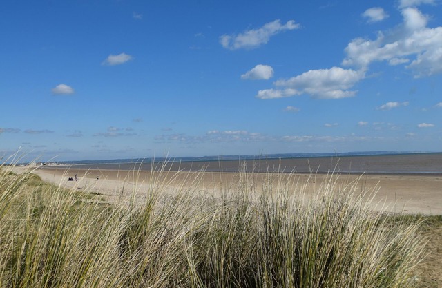 Welcoming Family House. DIRECT ACCESS to beach. Games Room & WiFi.