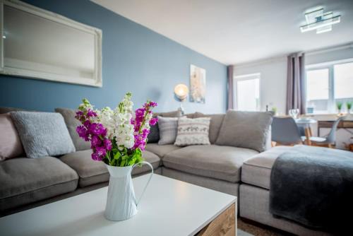 Welcoming Pembrokeshire home, perfect escape for couples, beach 5 mins, doorstep walks