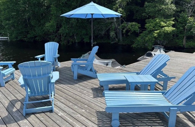 Well appointed retreat on Haliburton's most pristine lake.