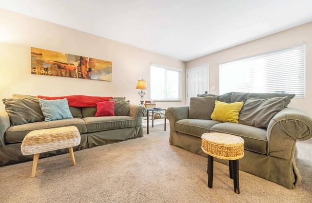 Well-cared for Apartments, Quick Walk to Med Center, Downtown, Value for Long St