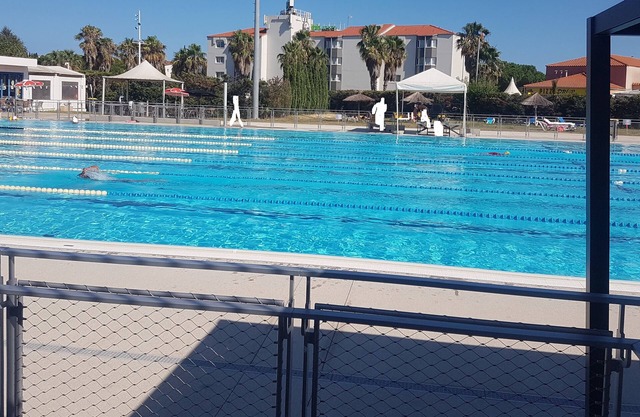 Well-exposed T2 with air-conditioning in the bedroom and close to the municipal swimming pool.