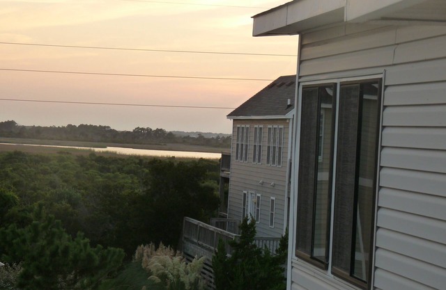 Well kept, comfortable, Ocean View, Steps to Beach, Sunrise & Sunset Views