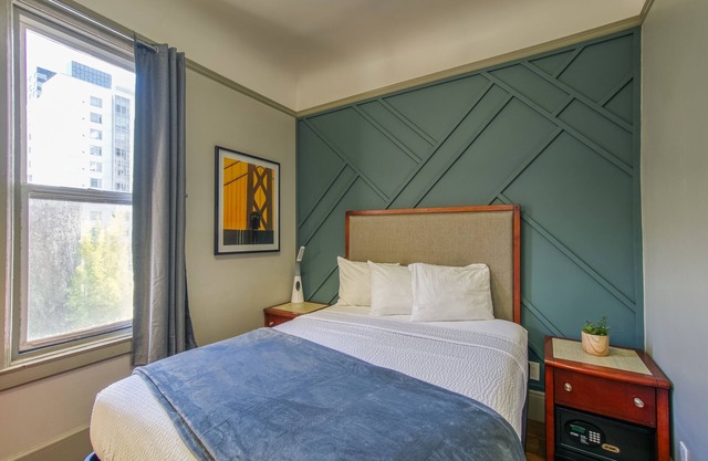 Well kept Room with Nice Detailed Touches