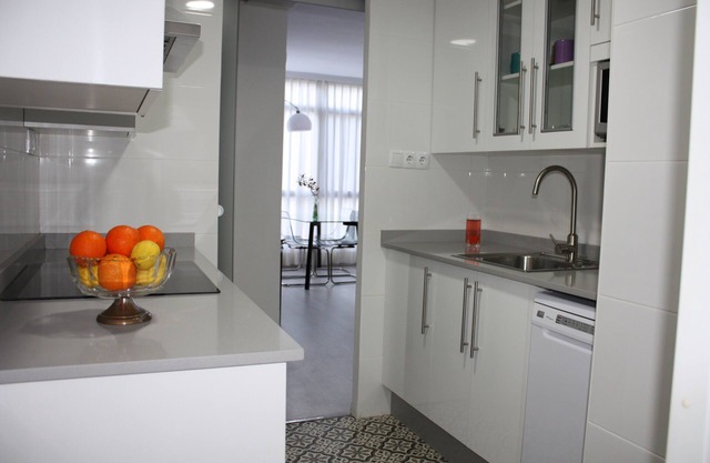 Well maintained 3/2 Apartment. Well maintained 3/2 apartment.