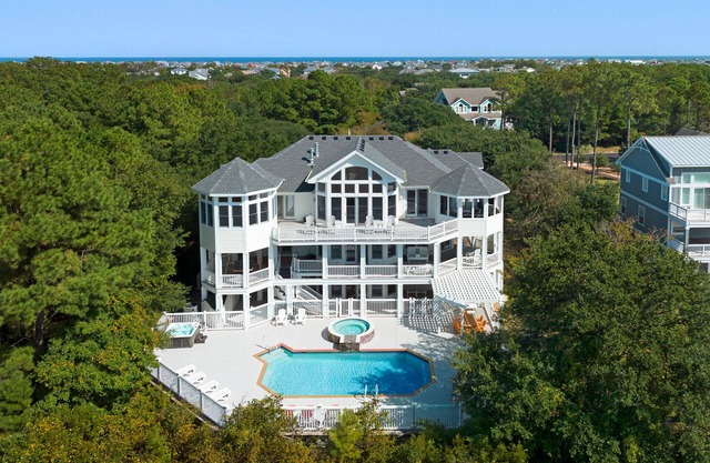 Wellfleet: Soundfront | Pool and Hot Tub | Dogs OK