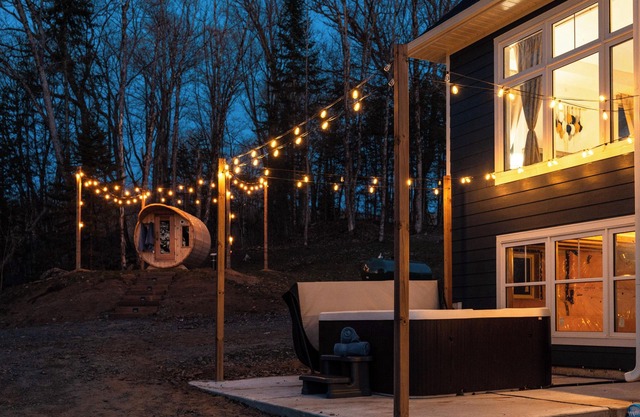Wellness Getaway in Huntsville: Hot Tub, Wood Fired Sauna, Bonfire Pit, Deck