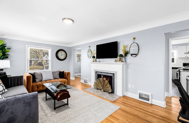 West Ann Arbor Whole Home 4 Bed, 3 Full Bath - Sleeps 12!