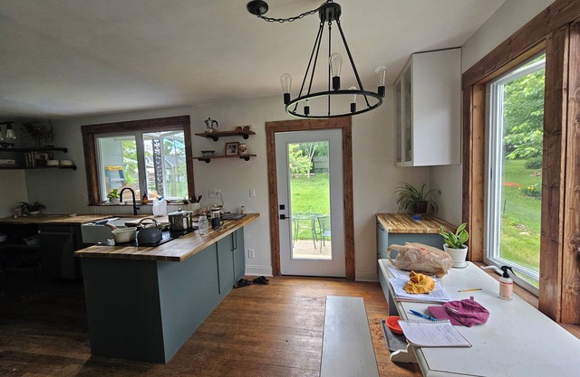 West Asheville Bungalow with fire pit & pet friendly!