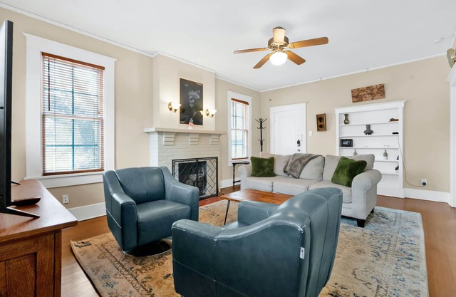 West Campus Dream – Private Pet Friendly 2 BDR by UT Campus! Walk to Dining