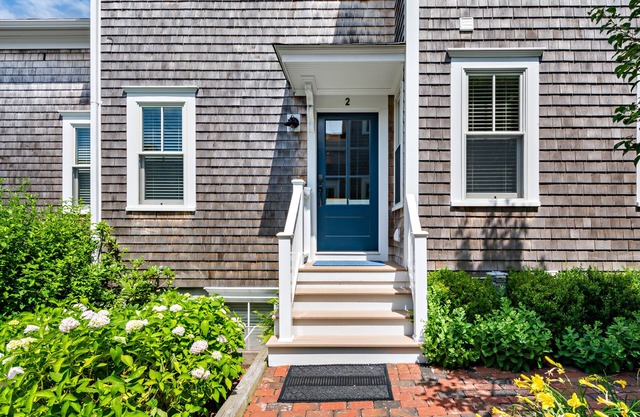 West End home comfortably sleeping 6 guests,