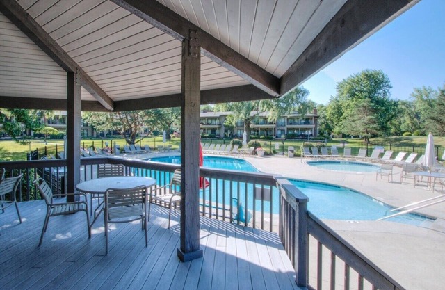 West End Retreat |1st Floor |Abbey Villas |Covered Patio |Fireplace |Walk-in Shower |Pool |Hot Tub