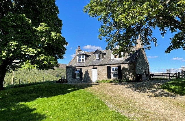 West Gorton - a cottage that sleeps 4 guests in 2 bedrooms