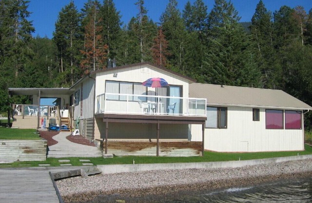 West Kelowna Okanagan Lakefront Getaway