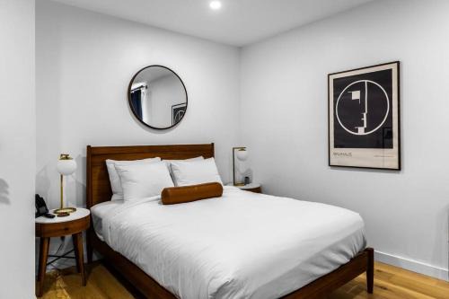 West Market Square, Coffee Shop, Fast Wifi, Downtown Room # 103