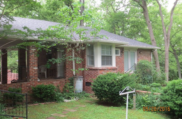 West Nashville neighborhood, green, quiet, 10 min to downtown