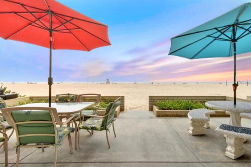 West Newport Duplex on the Sand with Patio-Sleeps 12