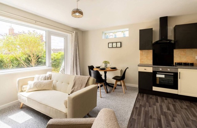 West Oxfordshire Flat w/Parking | Sleeps 3