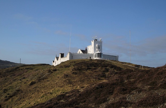WEST POINT LYNAS LIGHTHOUSE KEEPER'S COTTAGE, pet friendly in Amlwch