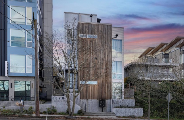 West Seattle - Mins to Downtown!