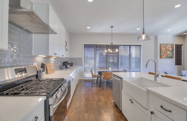 West Side Townhome Close To Downtown!