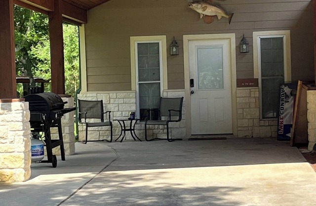 West Wing at the Manor w/Swimming Pond & Sand Volleyball Access