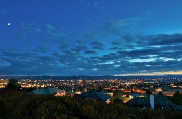 West Yakima - Clean - Safe - Netflix - 808 - ONWU-LLC, Great location to begin your adventure.