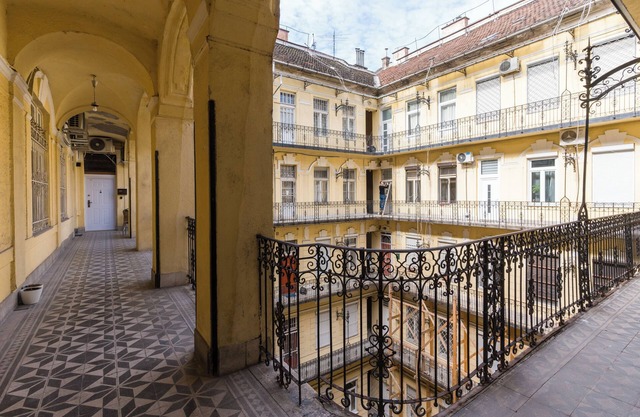 Westend 1-bedroom apartment with AC, WiFi in delightful Budapest