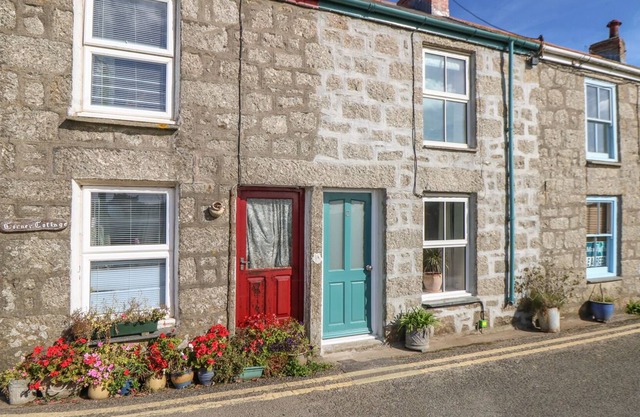 WESTERLY COTTAGE, pet friendly, character holiday cottage in Penzance