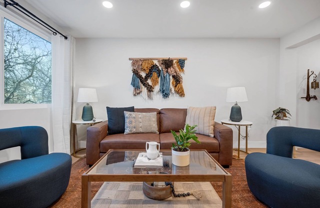 Western Charm w/Premium Bedding & Quiet Street - minutes from Tennyson!
