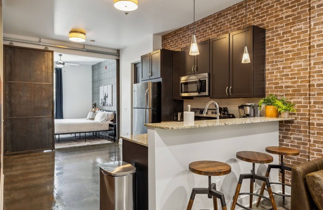 Western World | Stay Near Vandy and Centennial Park on West End, 10 min to Broadway
