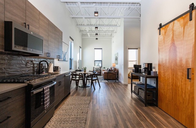 Westlake Retreat:Midtown BZN