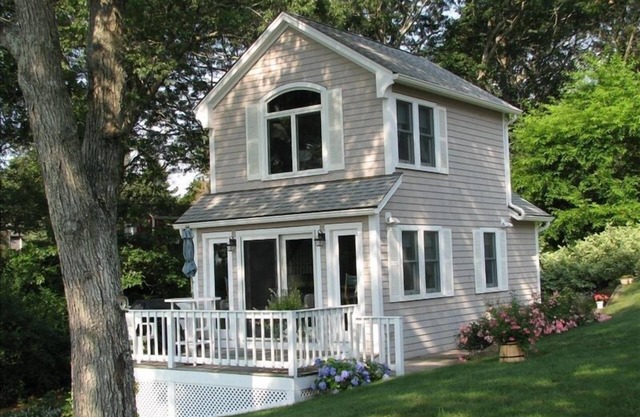 Westport Ma - Beautiful Waterfront Cottage Walk to Vineyard