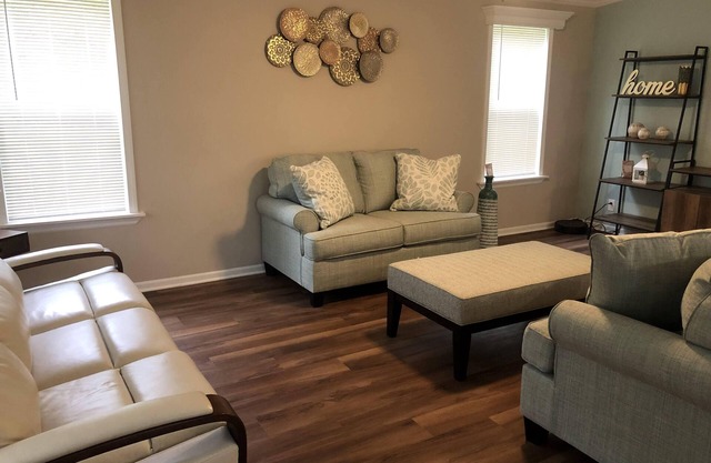 Westside home away from home-Live like local and chill in privacy. Super safe