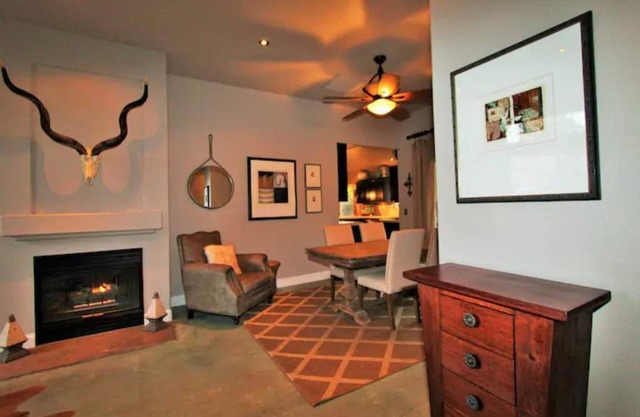 Westside Wine Country Chic Shack~nSleeps 6 comfortably, close to wineries~