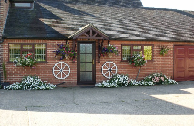 WESTWING, with a garden in Yoxall
