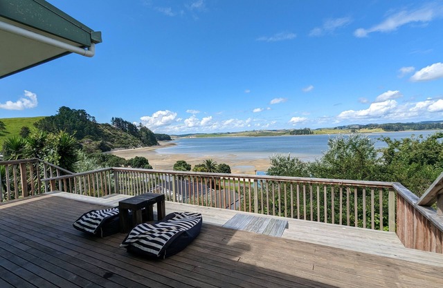 Whakapirau, Kaipara. 2 minutes walk to the beach