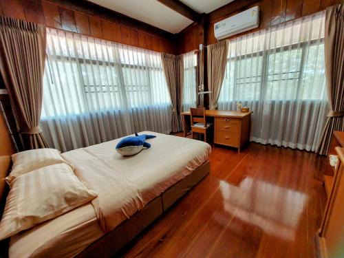 Whales Come to the River - Riverside - 3 rooms on 2nd floor