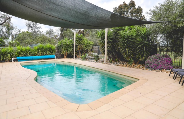 Wharparilla House - Echuca - Large family home with pool