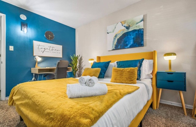 Where It's All Happening: 1BD in the Mid of Action