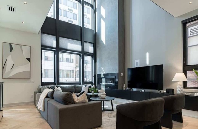 Where Rock & Roll Royalty Crash - Hot Tub & More