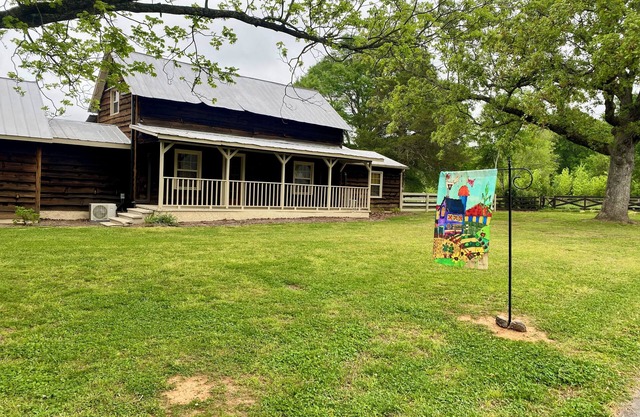 Whiffletree Farmhouse just 2 mins off I-26 & 8 mins from d-town Spartanburg!